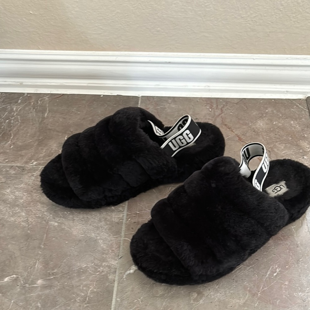 UGG Black Fuzzy Slides